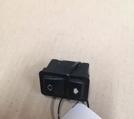 BMW 5 E39 Electric window control switch 8368974