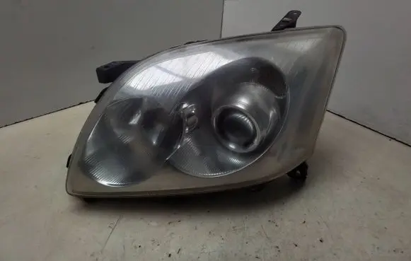 Toyota Avensis T250 Headlight/headlamp