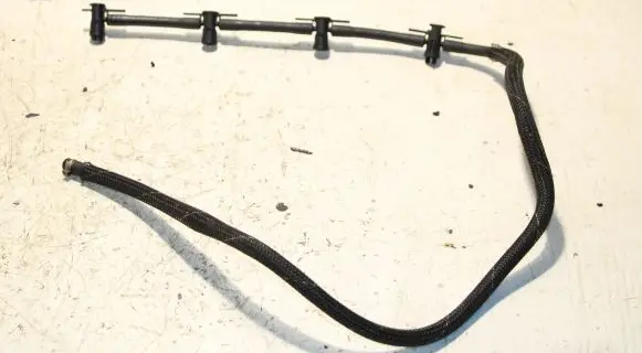 BMW 3 E90 E91 Fuel injector supply line/pipe 