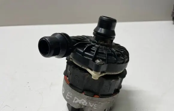 BMW 3 G20 G21 Electric auxiliary coolant/water pump 8686899