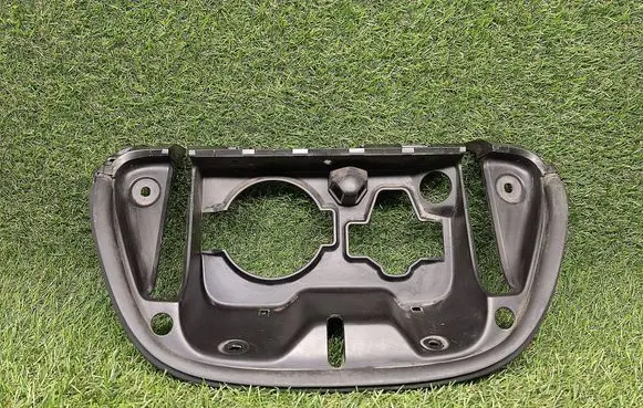 Nissan Leaf I (ZE0) Electric car charge socket cover 657303NK0A