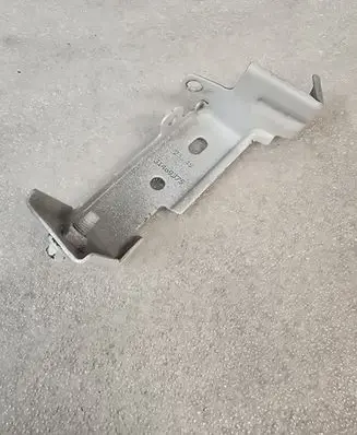 Fender mounting bracket