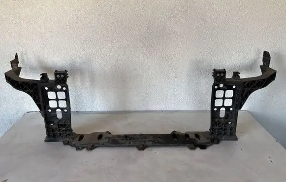 Hyundai Veloster Bottom radiator support slam panel 