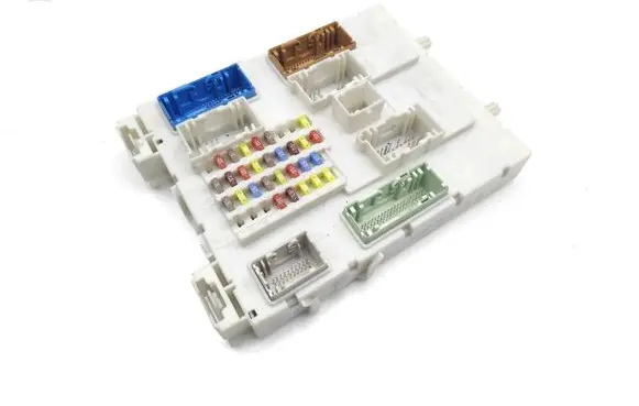 Ford Focus Fuse module DM5T-14014-DCA BV6N-14A073-EU