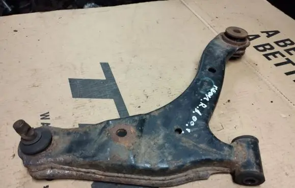 Chrysler Neon II Front lower control arm/wishbone