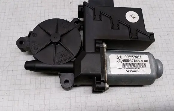 Skoda Octavia Mk1 (1U) Rear door window regulator motor 6Q0959811 400547T6