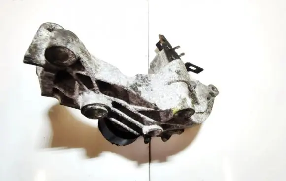Opel Mokka Engine mounting bracket