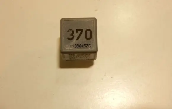Audi A6 S6 C6 4F Other relay 8D0951253 52173