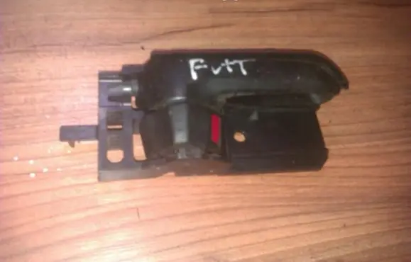 Suzuki SX4 Front door interior handle