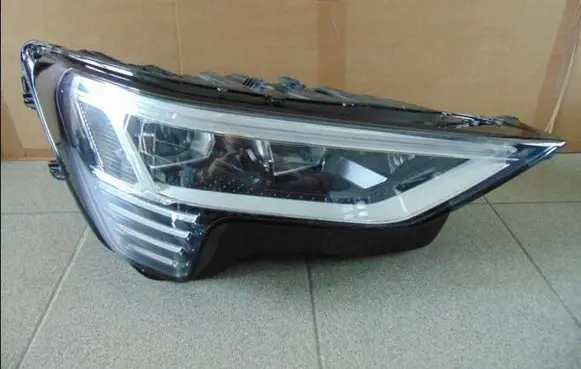 Audi e-tron Headlight/headlamp 4KE941040