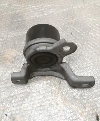 Volvo S60 Engine mount bracket 30671245