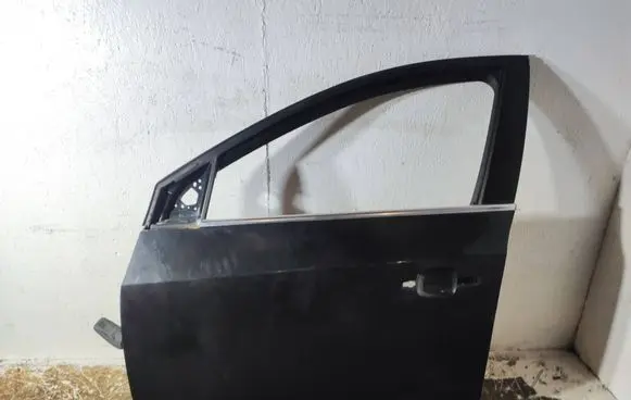 Chevrolet Cruze Front door 95987757