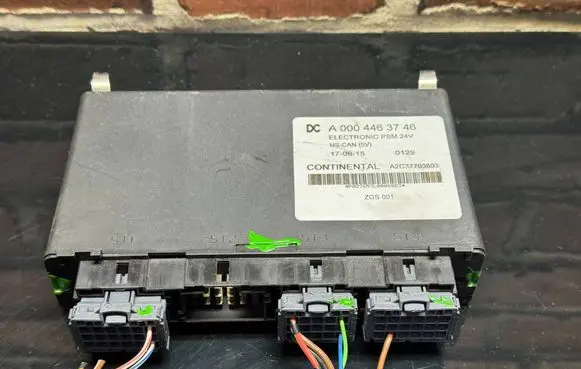 Mercedes-Benz Vario Engine control unit/module ECU A0004463746 A2C37703803