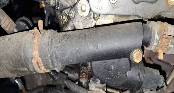 Seat Ibiza III (6L) Engine coolant pipe/hose 038121132D