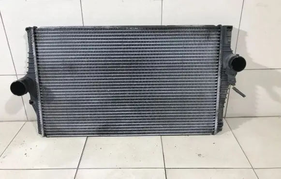 Volvo XC90 Intercooler radiator 989581K 04085510 31274553