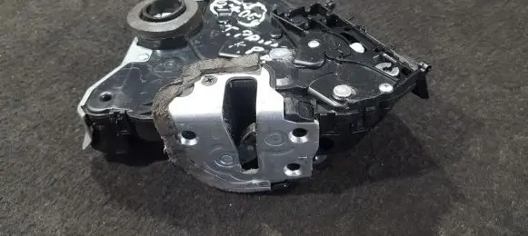 Toyota Prius (XW20) Front door lock
