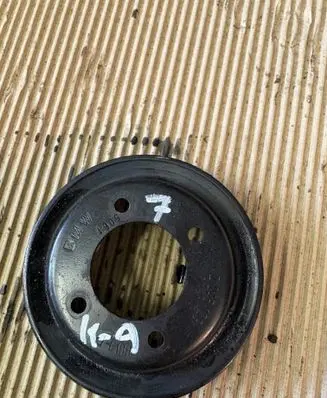 BMW 5 E39 Water pump pulley 2246129