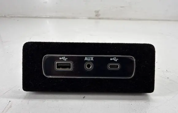 Alfa Romeo Stelvio USB socket connector 01561523850