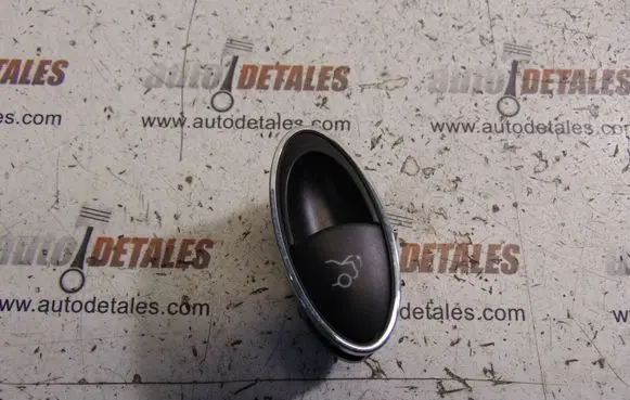 Mercedes-Benz CLS C219 Tailgate opening switch A2118210379