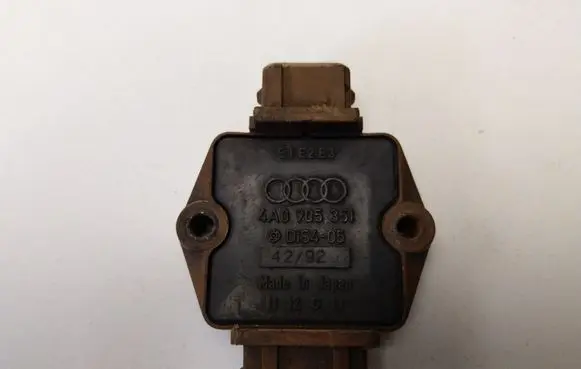 Audi A4 S4 B5 8D Ignition amplifier control unit 4A0905351