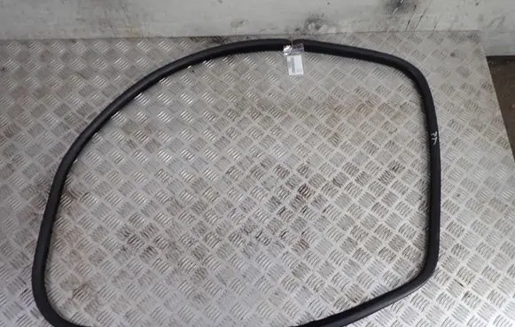 Volvo V70 Rubber seal rear door 