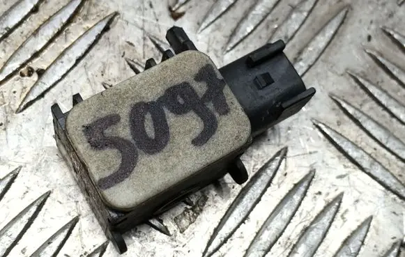 Hyundai Santa Fe Airbag deployment crash/impact sensor 959303L100 SA320100000 37060113