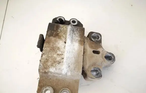 Volkswagen Touran I Engine mount bracket