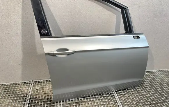 Volkswagen Golf Sportsvan Front door 