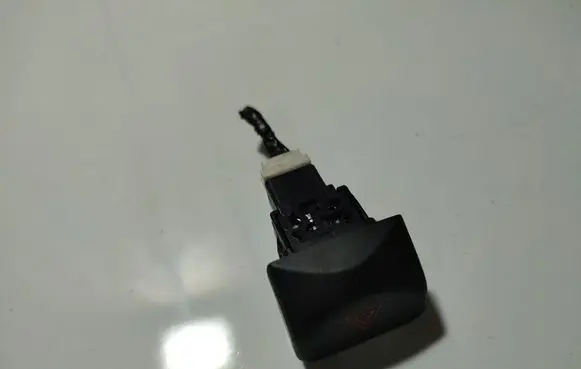 Nissan Note (E11) Hazard light switch 06019