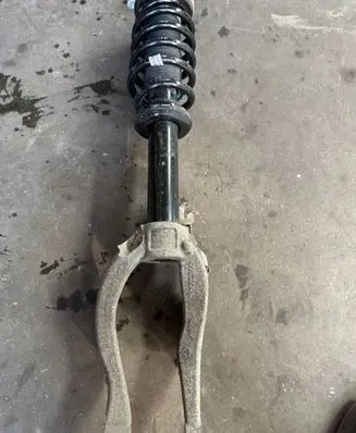 Volvo V60 Front shock absorber/damper 31658988