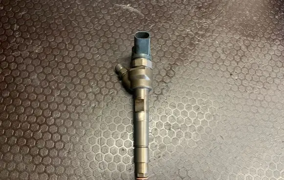 BMW 5 F10 F11 Fuel injector 7810702