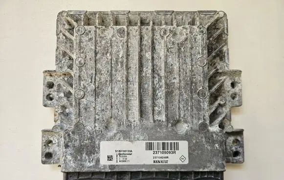 Renault Master III Engine control unit/module ECU 237105093R S180193133A