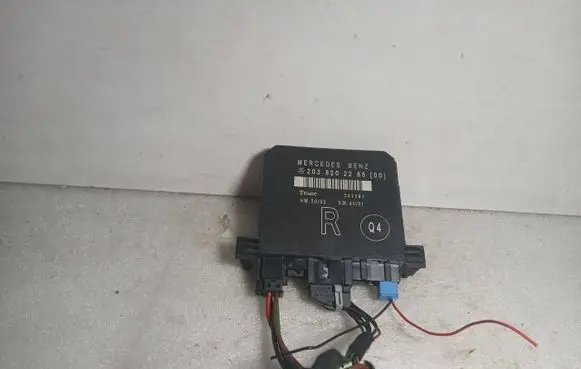 Mercedes-Benz C W203 Door control unit/module 2038202285 351391