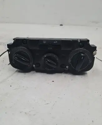 Volkswagen PASSAT B6 Climate control unit