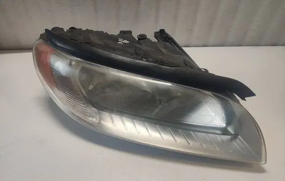 Volvo XC70 Headlight/headlamp 31214354