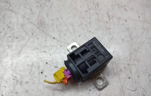 Audi Q7 4L Battery relay fuse 4F0915519