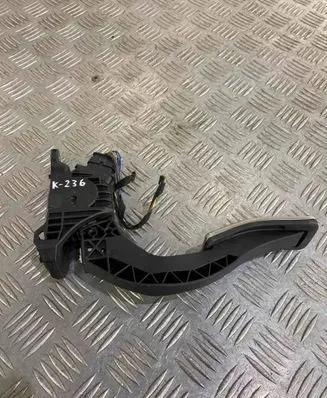 Audi A5 Accelerator throttle pedal 8W1723523A