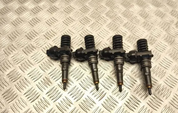 Audi A3 S3 8P Fuel injectors set 0414720312 PDB042