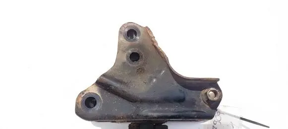 Honda Civic Engine mounting bracket