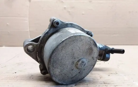 Peugeot 207 Vacuum pump 9658398080