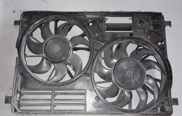 Ford Kuga II Radiator cooling fan shroud 97205504