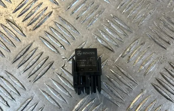 Mercedes-Benz CLS C219 Other relay 0025421219 44060351A A1301X43