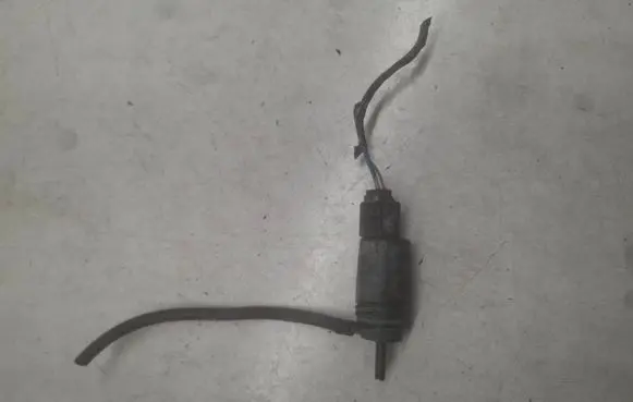 BMW 3 E90 E91 Windscreen/windshield washer pump 8377612 67128377612