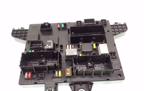 Opel Zafira C Fuse module 20957185 365927271