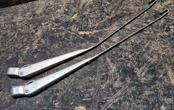 Mercedes-Benz SL R107 Front wiper blade arm