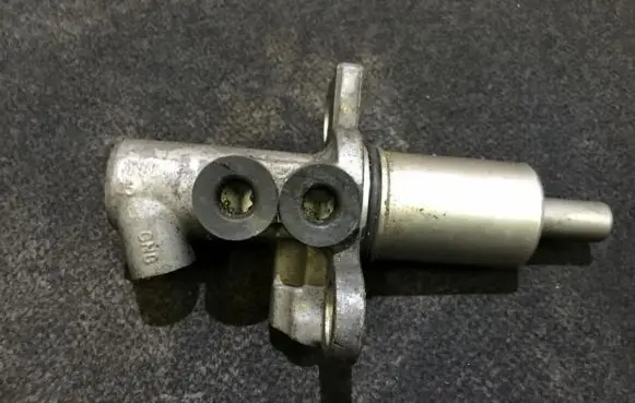 Audi A4 S4 B6 8E 8H Master brake cylinder