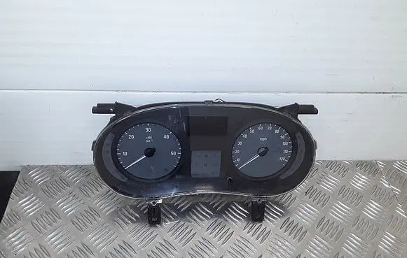 Opel Vivaro Speedometer (instrument cluster) p8200283201