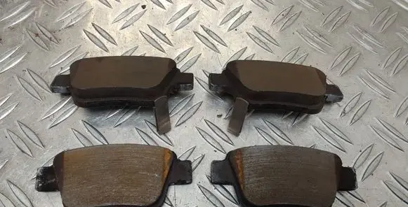 Toyota Avensis T250 Brake pads (rear) 