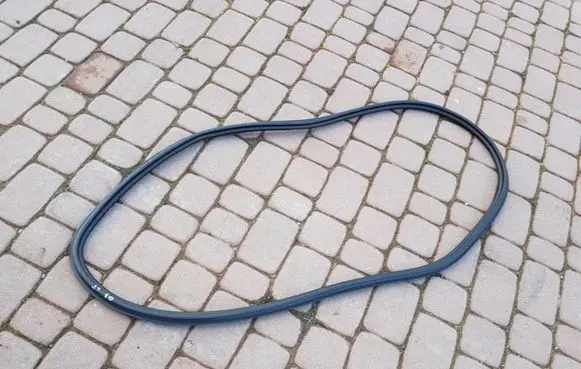 Audi A3 S3 8V Rubber seal rear door window/glass 
