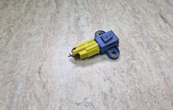 Volkswagen PASSAT B6 Airbag deployment crash/impact sensor 1K095557A